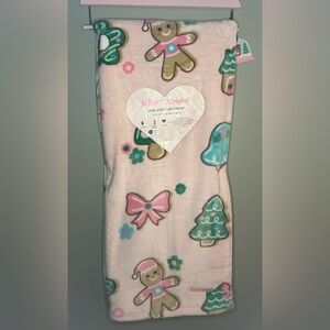 NEW Betsey Johnson Christmas Pink Gingerbread Throw Blanket Mushroom Cottagecore